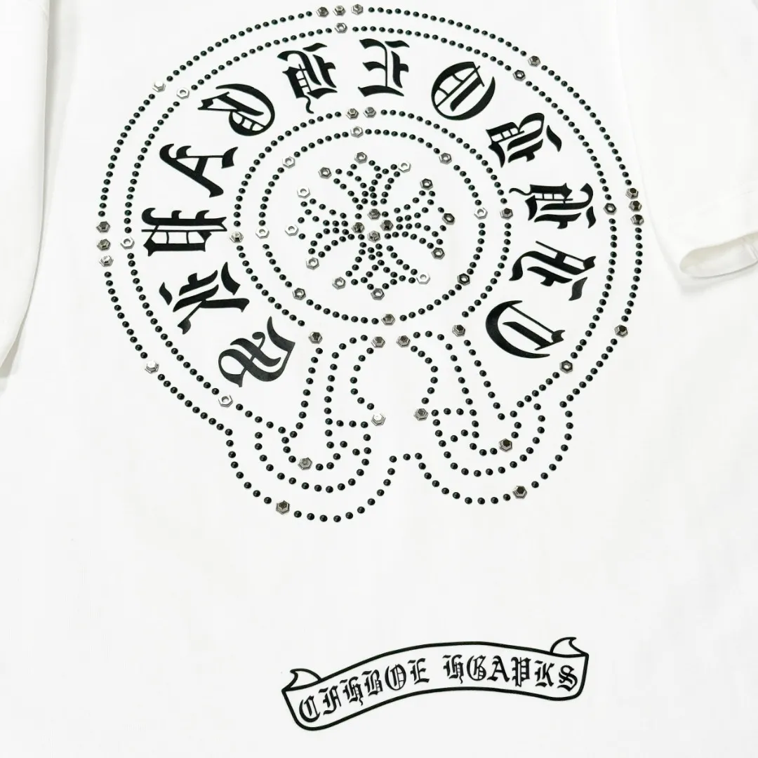 P190 Chrome Hearts 25 high-end versions. The fabric is made of 300 grams of high-density pure cotton. It does not deform or shrink. It has three labels. It is the same style for men and women. Technology: imported hot diamond. Color: white, black, dark green. SIZE: S-XL
